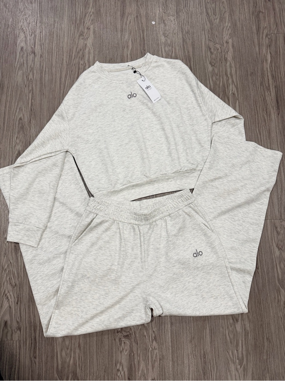 ALO Yoga Heather Cream Cropped Sweatshirt & Joggers Lounge Set